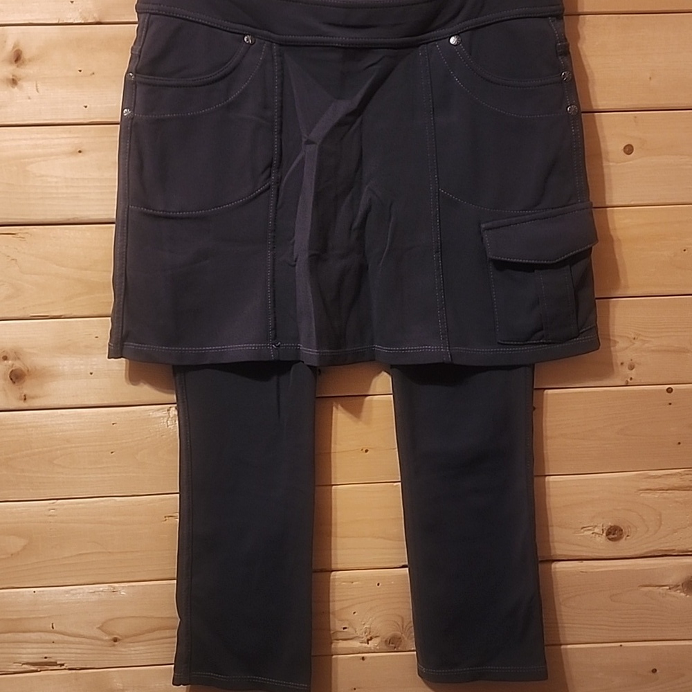Athleta Bettona 2 in 1 Skirt Capri Leggings Gray Size Small NWOT